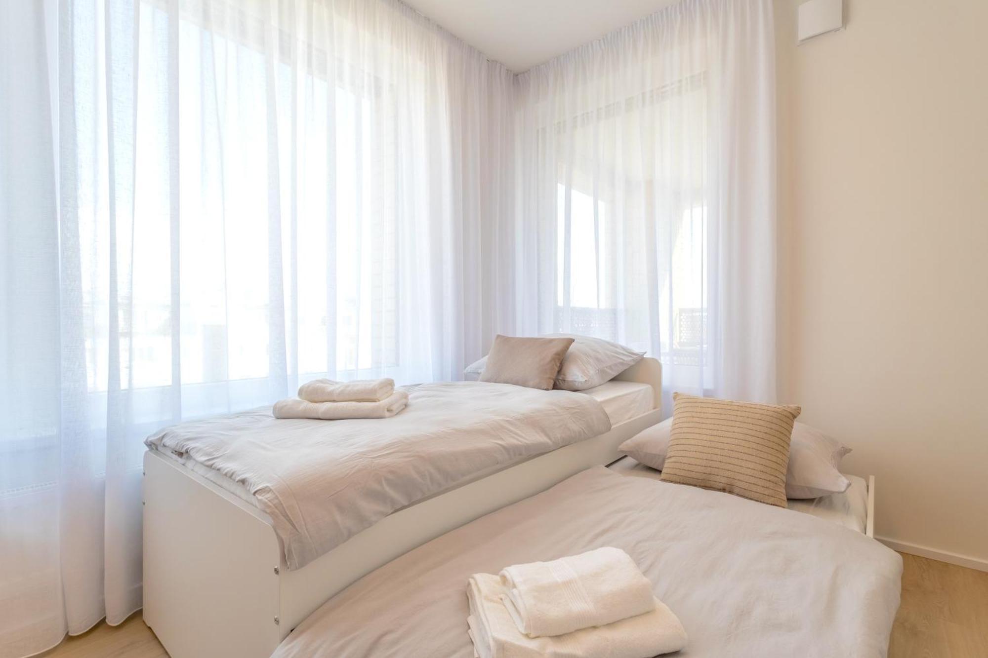 Апартаменти Bright 2Br - 4Th Floor, Balcony, Free Parking By Gravity Прага Екстер'єр фото