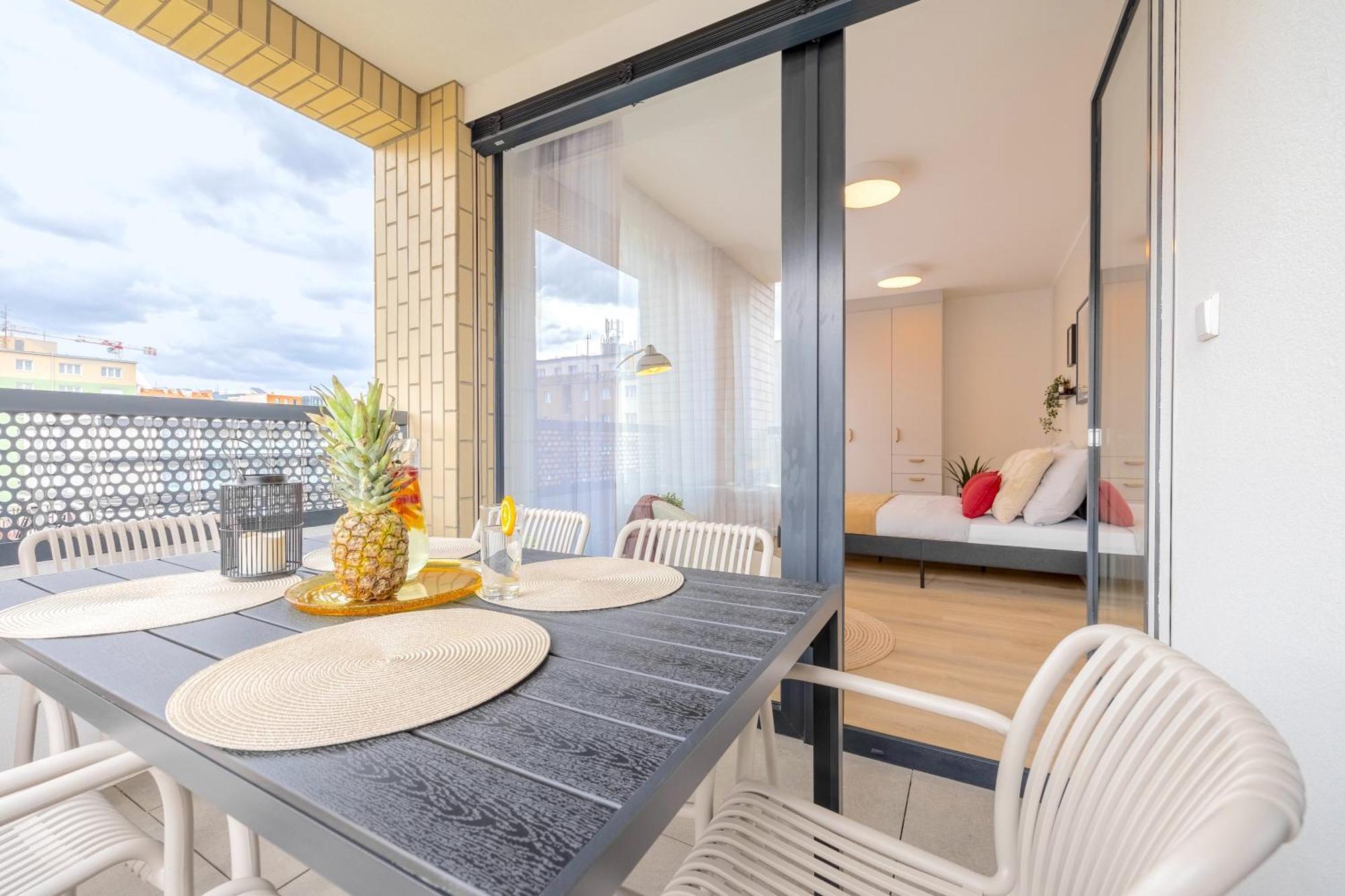 Апартаменти Bright 2Br - 4Th Floor, Balcony, Free Parking By Gravity Прага Екстер'єр фото