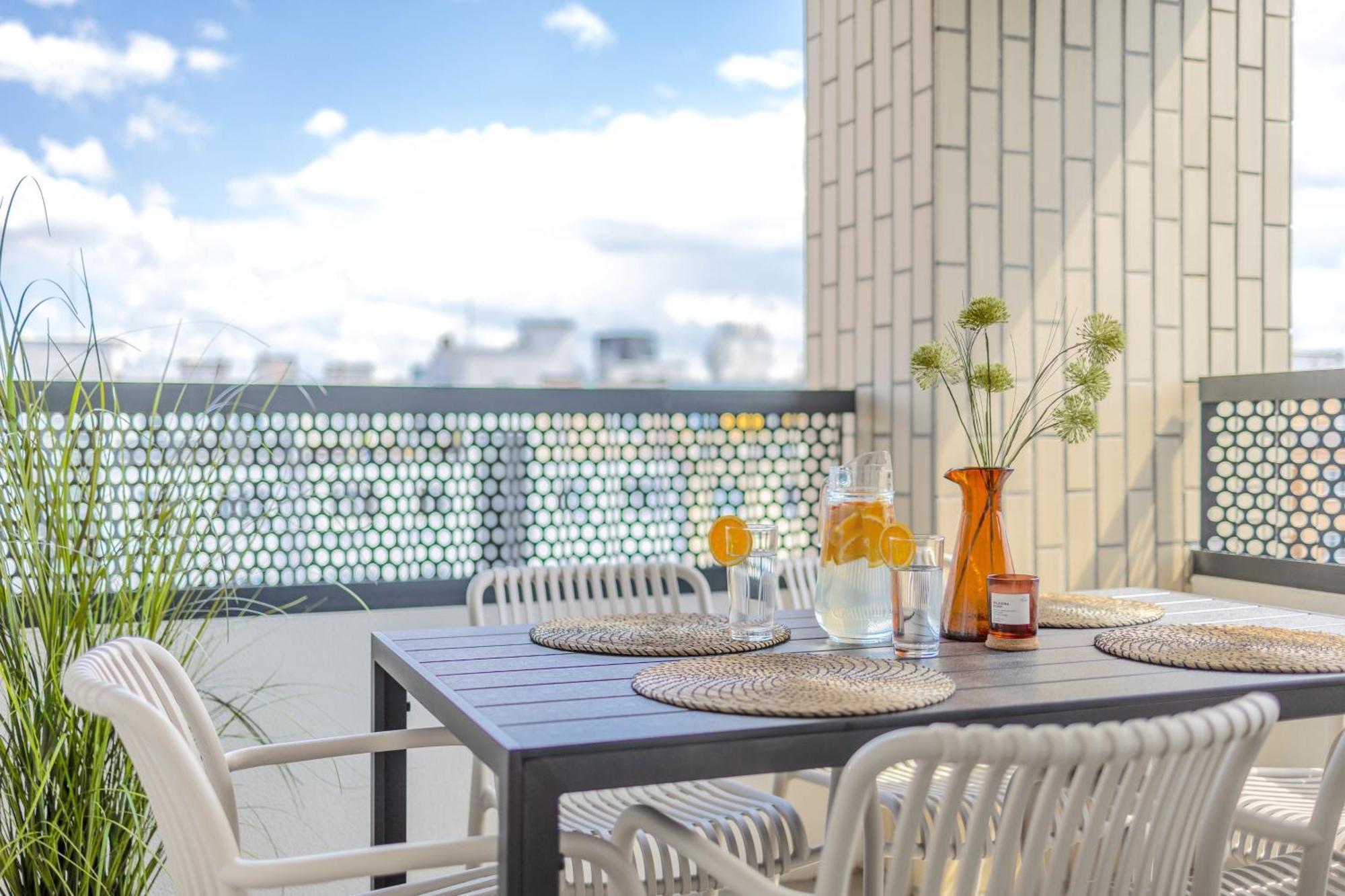 Апартаменти Bright 2Br - 4Th Floor, Balcony, Free Parking By Gravity Прага Екстер'єр фото