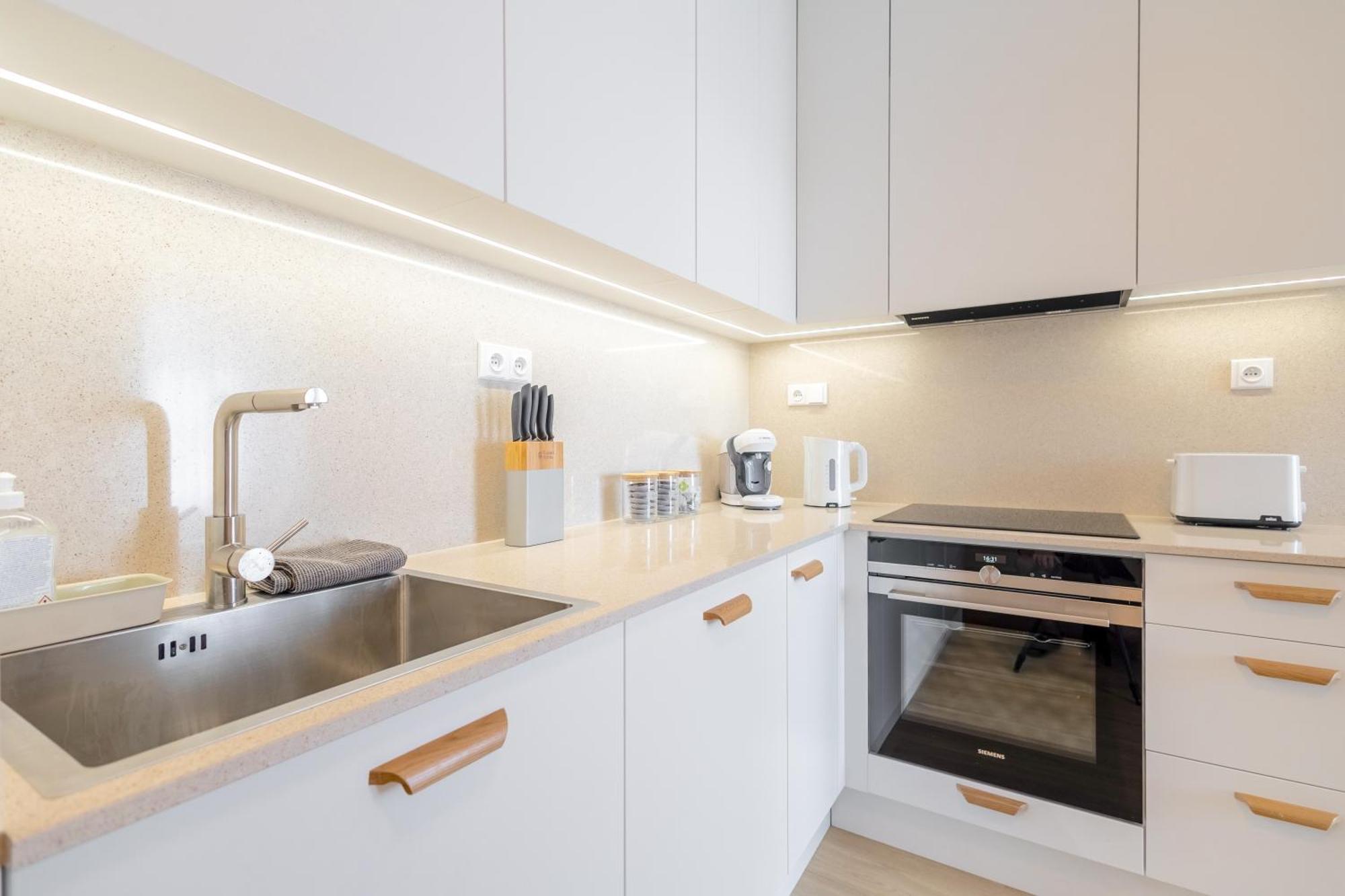 Апартаменти Bright 2Br - 4Th Floor, Balcony, Free Parking By Gravity Прага Екстер'єр фото