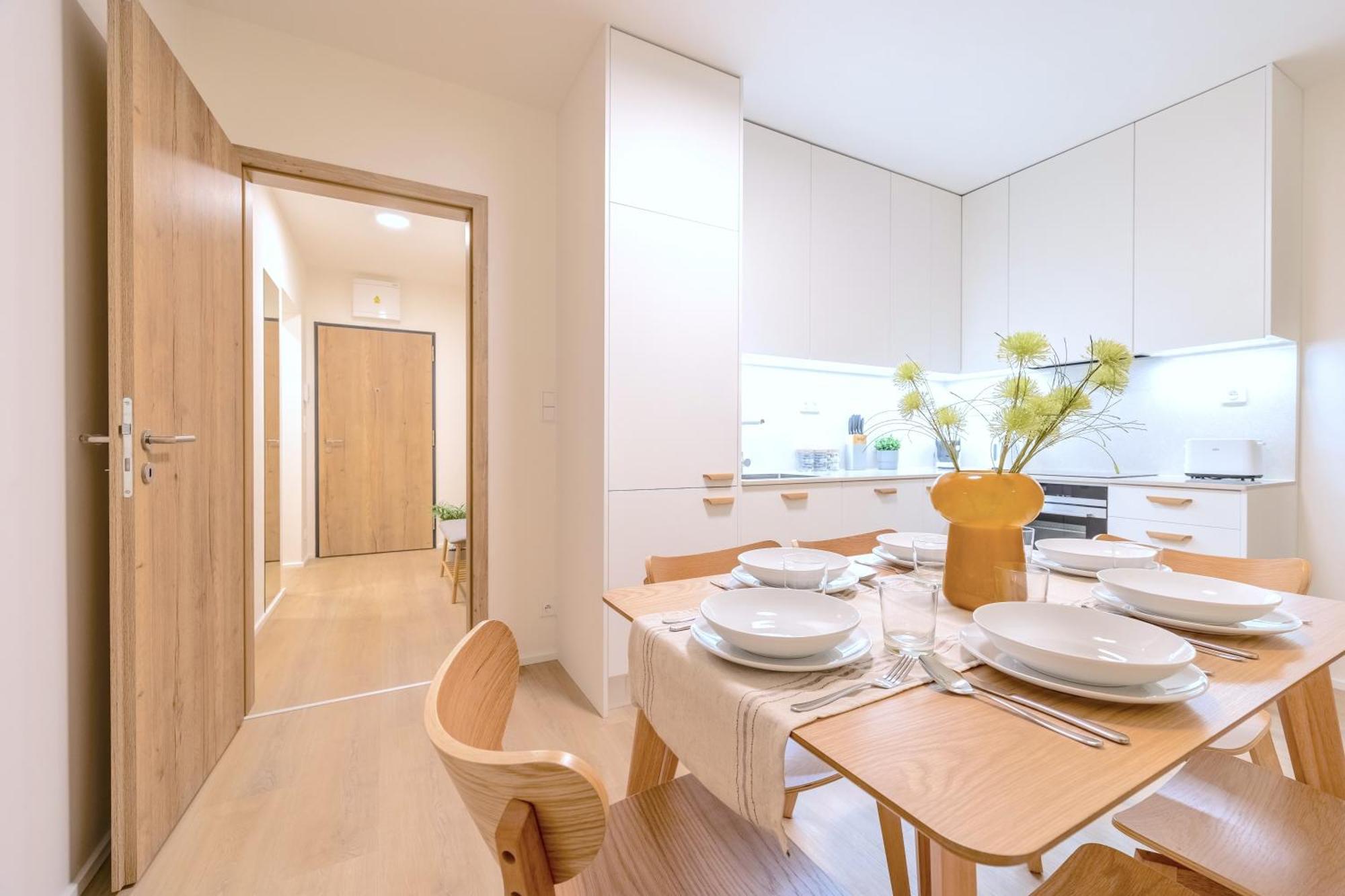 Апартаменти Bright 2Br - 4Th Floor, Balcony, Free Parking By Gravity Прага Екстер'єр фото