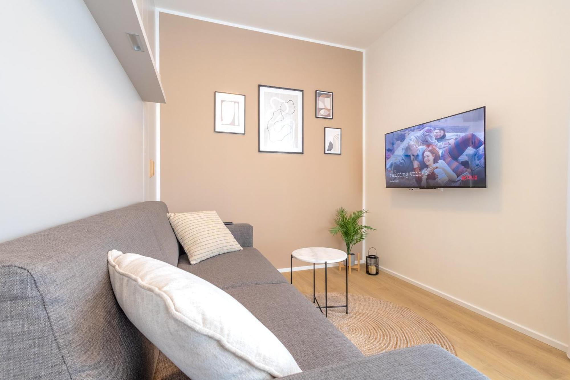 Апартаменти Bright 2Br - 4Th Floor, Balcony, Free Parking By Gravity Прага Екстер'єр фото