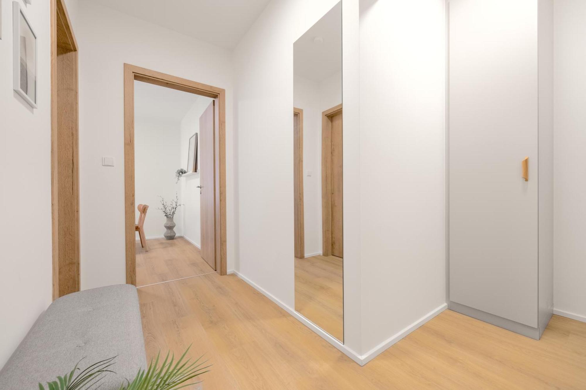 Апартаменти Bright 2Br - 4Th Floor, Balcony, Free Parking By Gravity Прага Екстер'єр фото