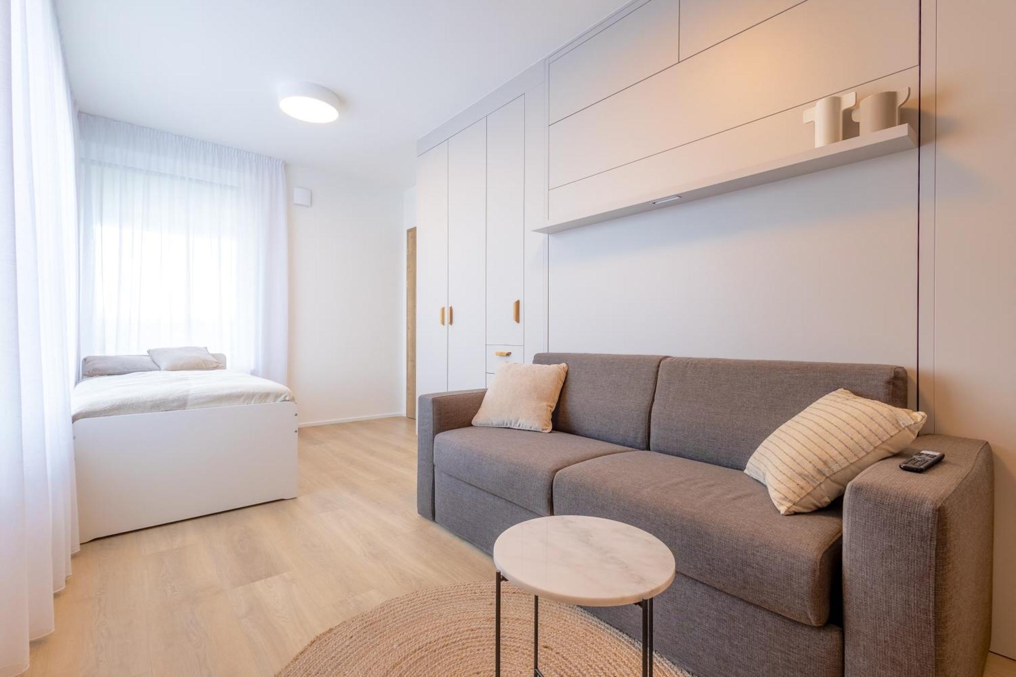 Апартаменти Bright 2Br - 4Th Floor, Balcony, Free Parking By Gravity Прага Екстер'єр фото