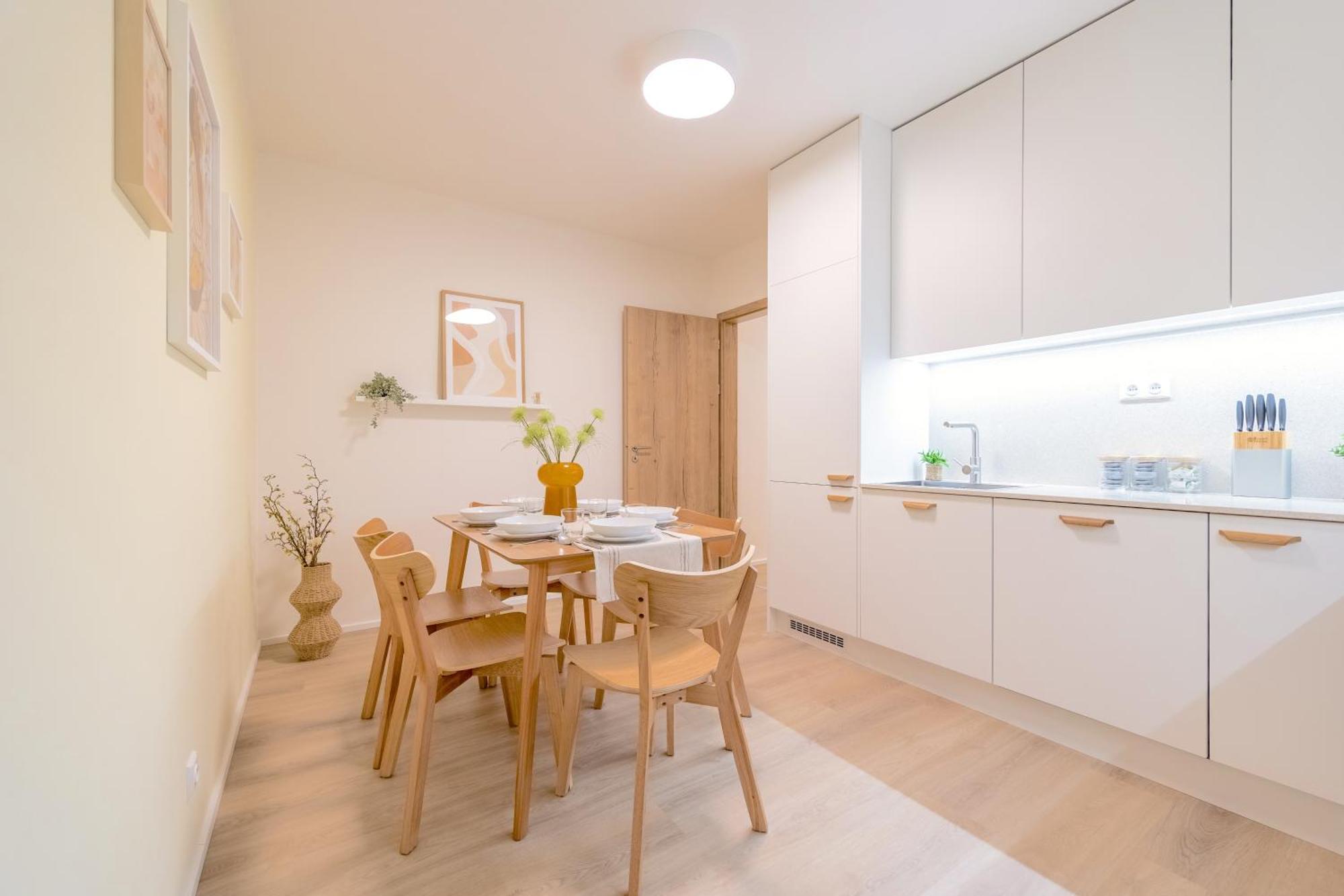 Апартаменти Bright 2Br - 4Th Floor, Balcony, Free Parking By Gravity Прага Екстер'єр фото
