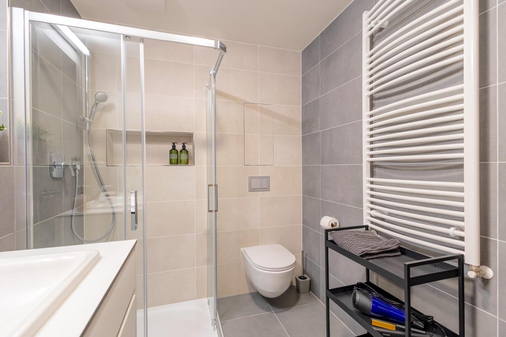 Апартаменти Bright 2Br - 4Th Floor, Balcony, Free Parking By Gravity Прага Екстер'єр фото